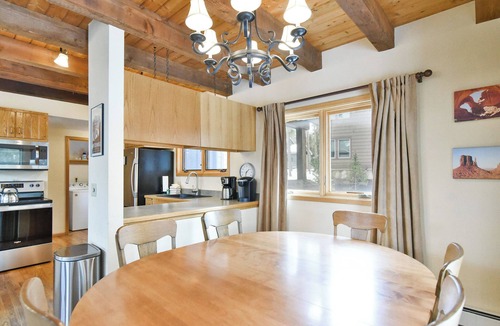 Warrior's Mark West House | Belle Vue Estate: Mountain Views and Private Hot Tub