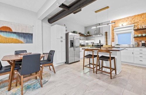 Kansas City Apartment | Belvedere 2 - Remodeled 2 Bed Walkable to Westport+Streetcar!
