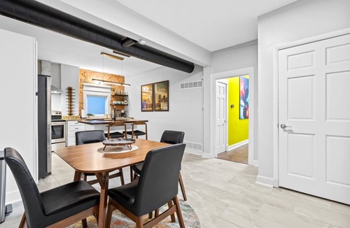 Kansas City Apartment | Belvedere 2 - Remodeled 2 Bed Walkable to Westport+Streetcar!