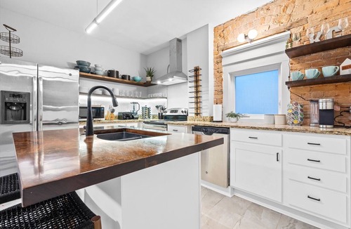 Kansas City Apartment | Belvedere 2 - Remodeled 2 Bed Walkable to Westport+Streetcar!