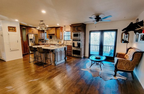 Bella Vista House | Bentonville Basecamp, 2 King beds, 7 seat Hot tub, 2 Car Garage