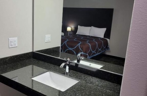 Salina Hotel | Best Inn Motel
