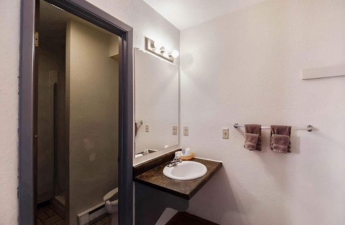 Cheyenne Wells House | Best Place to Stay in Cheyenne Wells! 4 Great Units, Pets Allowed, Free Parking