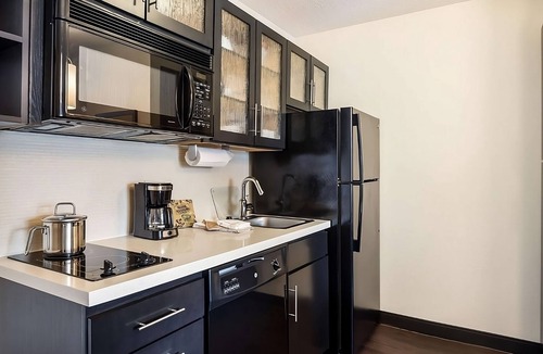 Salt Lake City Hotel | Best Place to Stay in Salt Lake City! Full Kitchen, & Pets Allowed!
