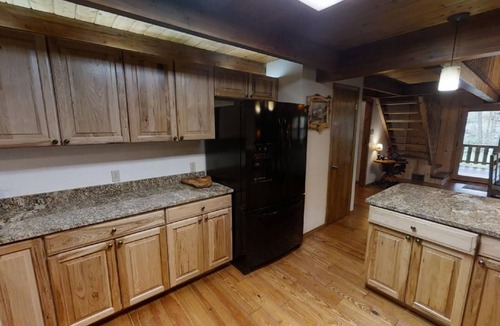 Red River Cabin | Big Elk Horn Lodge - Upper Valley - Pet Friendly - On the River - Fireplace - G