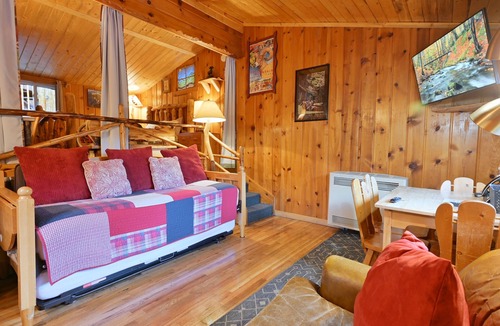 Estes Park Cabin | Bighorn Sheep Cabin - Queen Bed, Scenic Deck, Cozy Cabin