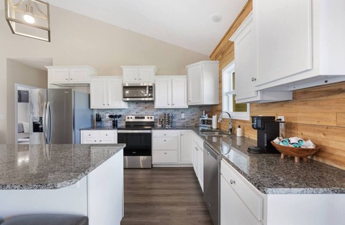 Manhattan House | Birdie Hideaway at Home Stay MHK