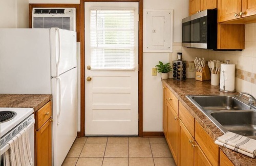 Oread Apartment | Bloom on Mass | Walk to Downtown