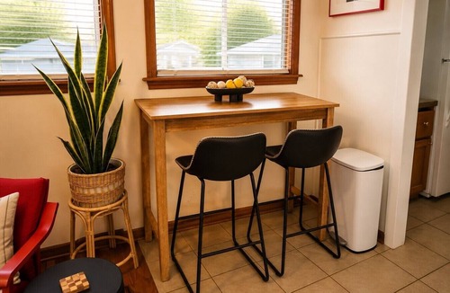 Oread Apartment | Bloom on Mass | Walk to Downtown