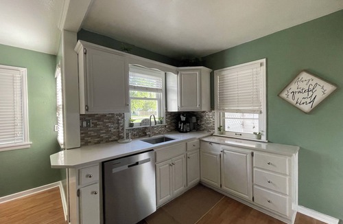 Hastings Cottage | Blue Door Cottage on Webster
