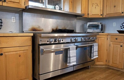 Newcastle House | Blue Mountain Ranch: 7 Bedrooms, Sleeps 20