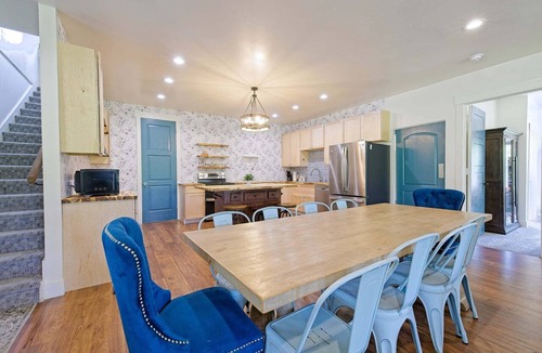 Oakley House | Blue Willows : Alpine Escape Home