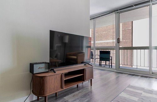 Rush and Division Apartment | Blueground | Rush & Division, rooftop, nr Lake Shore