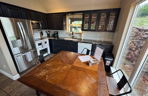 Medicine Park House | Book A Riverside Stay w/hot tub-sleeps 17 +Parking