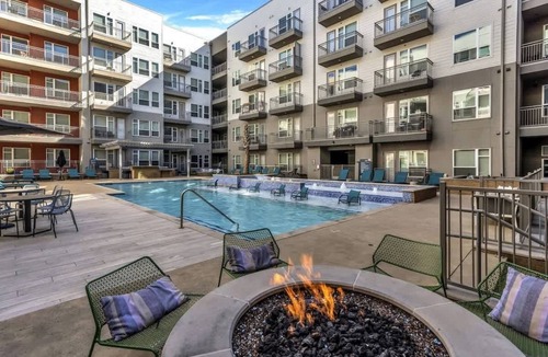 Richardson Apartment | Boulevard Stays Dashing King 1 BR Suite Pool, Parking Gym M