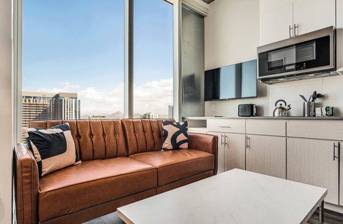 Downtown Phoenix Apartment | Boulevard Stays Highrise STU Sky Pool, Parking, Gym 23