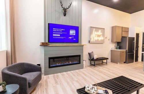Lincoln Condo | Boutique 1-Bed Condo – Walk to Memorial Stadium