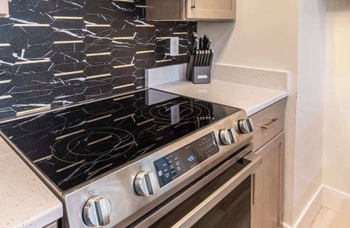 Lincoln Condo | Boutique 1-Bed Condo – Walk to Memorial Stadium