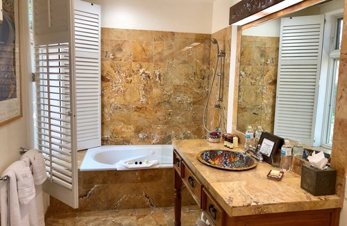 South Capitol Bed & Breakfast | BOUTIQUE HOTEL - PRIVATE King deluxe Suite 1/2 mi. from Santa Fe Plaza