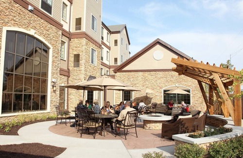 Lincoln Condo | Breakfast, Pool, Hot Tub, Near Univ of Nebraska