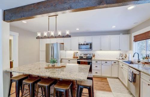 Blue River House | Breck Cabin - Game Room & 10 minutes to Slopes
