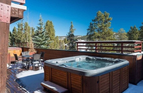 Peak 9 Apartment | Breckenridge | Couples Ski Retreat | Pool + Hot Tubs