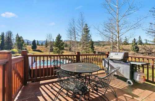 The Highlands House | Breckenridge Stay Hot Tub Walk to Trails