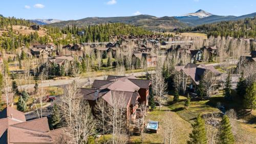 The Highlands House | Breckenridge Stay Hot Tub Walk to Trails