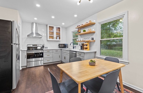 Fairway House | Bright 3BR 25 mins to Arrowhead Groups & Pets