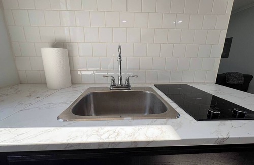 Turner Park Apartment | Bright & Comfortable Bungalow!