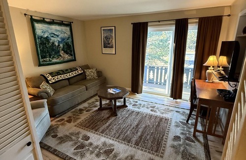 Estes Park House | Bright & Cozy Retreat Near Lake Estes – Monthly Rental Only