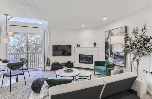 Englewood Condo | Bright DTC 2BR Condo with Pool & Fireplace