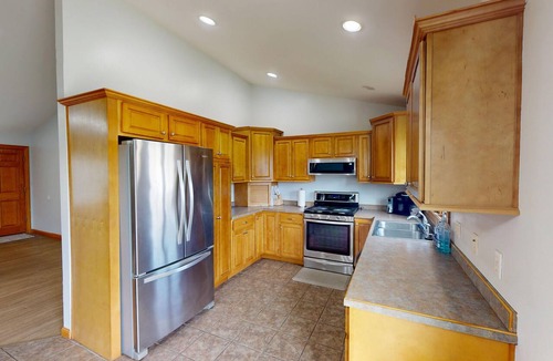 Hays House | Bright 'n' Beautiful! 5 bedrooms 3 restrooms