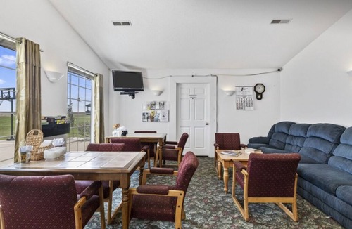 Red Bud Apartment | Bright Single King Suite in the Heart of Red Bud!