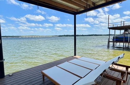 Enchanted Oaks House | Bright Water-Front Cedar Creek Retreat