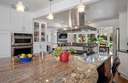 Skyway House | Broadmoor Spacious 4-bd 3 bth house with Mountain View’s 3 mins to The Broadmoor