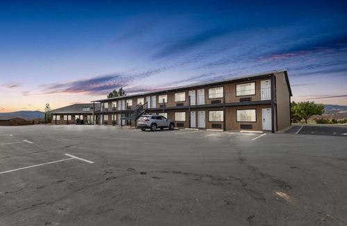 Torrey Hotel | Broken Spur Inn & Steakhouse