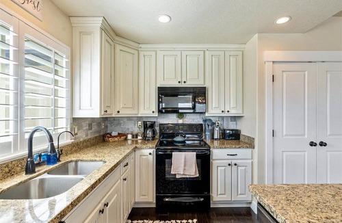 Eagle Mountain House | Brown Mountain Home: Pet Friendly, 30+ day special!