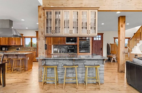 Panguitch Cabin | Bryce Canyon Hilltop Lodge Spa, Views & High-End Comfort