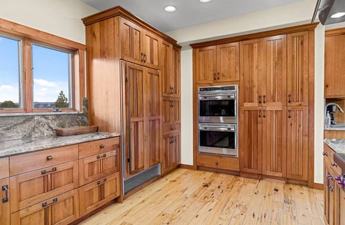 Panguitch Cabin | Bryce Canyon Hilltop Lodge Spa, Views & High-End Comfort