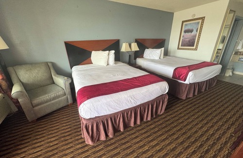 Salina Hotel | Budget Host Inn