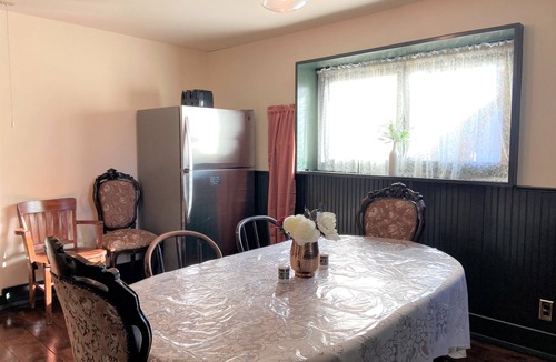 Hays House | Buffalo Haus: Entire House, Welcoming Historic Limestone House Downtown