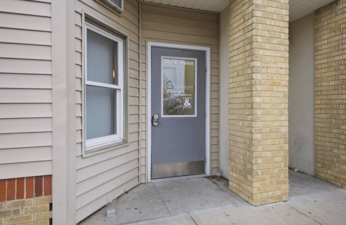 Maryville Apartment | Bunkhouse on the Square (Pet Friendly, NO STEPS)