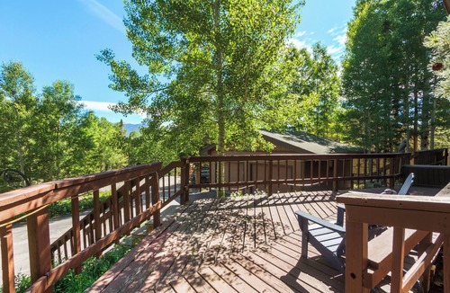 Wildernest House | Burgundy Retreat- Beautiful Forest Mountain Getaway!