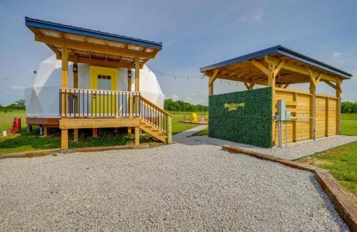 Butler Apartment | Butler ‘Pop Culture Camp’ w/Private Hot Tub & BBQ