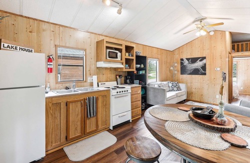 Neal Cabin | Cabin 10~ Cozy Toronto Lake Cabin ~ Walk To The Water 1 Bedroom Cabin by RedAwning