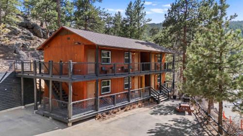 Estes Park Apartment | Cabin 14 - King Bed hotel-style unit