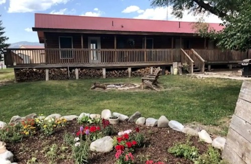 Irwin Cabin | Cabin #2 - Backyard Bunkhouse