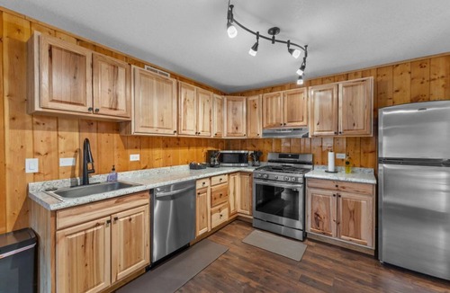 Estes Park Cabin | Cabin 21- Accessible Unit & King Bed