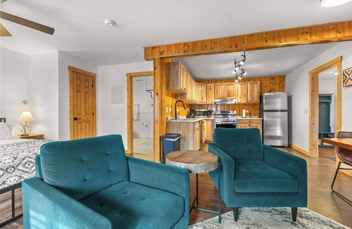 Estes Park Cabin | Cabin 21- Accessible Unit & King Bed